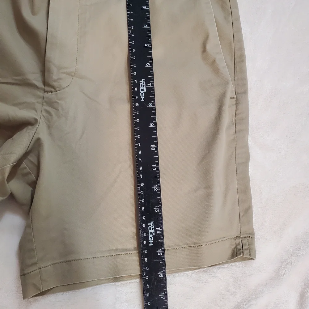 Banana Republic Mens‎ Shorts Size 33, Khaki Color.  SKU# A-68